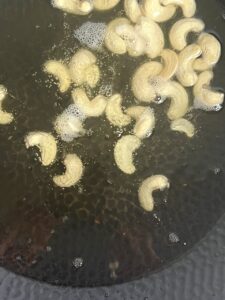 Fried cashew nuts